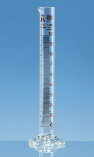 BRAND mérőhenger magas f.SB-ETERNA B Boro 3.32000 ml:20 ml, üveg talppal, borostyán beosztással, kiöntővel, rövid beosztású jelzésekkel